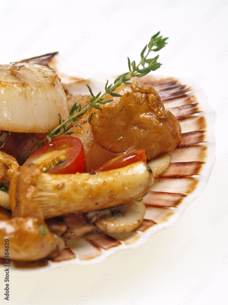 gebratene jakobsmuscheln mit pfifferlingen gebratene jakobsmuscheln mit pfifferlingen