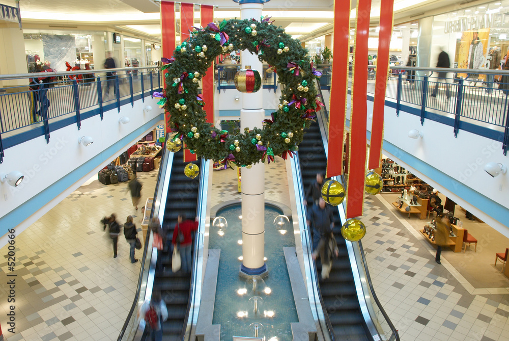 Obraz premium Christmas Shopping at a Shopping Mall