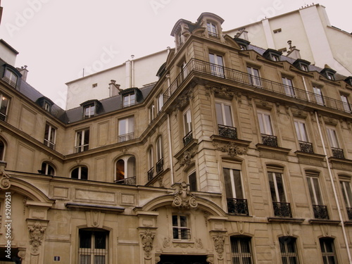 facades parisiennes haussmannienne