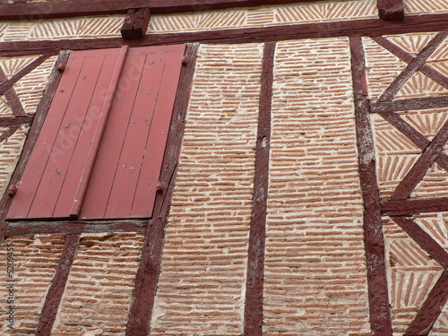 1090453 volet sur colombage