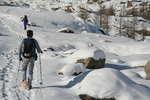 Randonnée en raquettes à neige photo