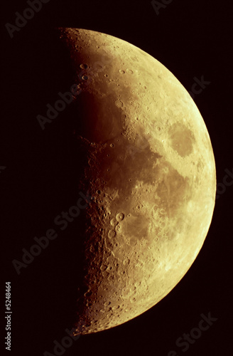 The Moon in High Dynamic Range