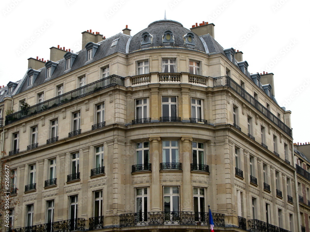 Immeuble de pierre blanche, Paris, France