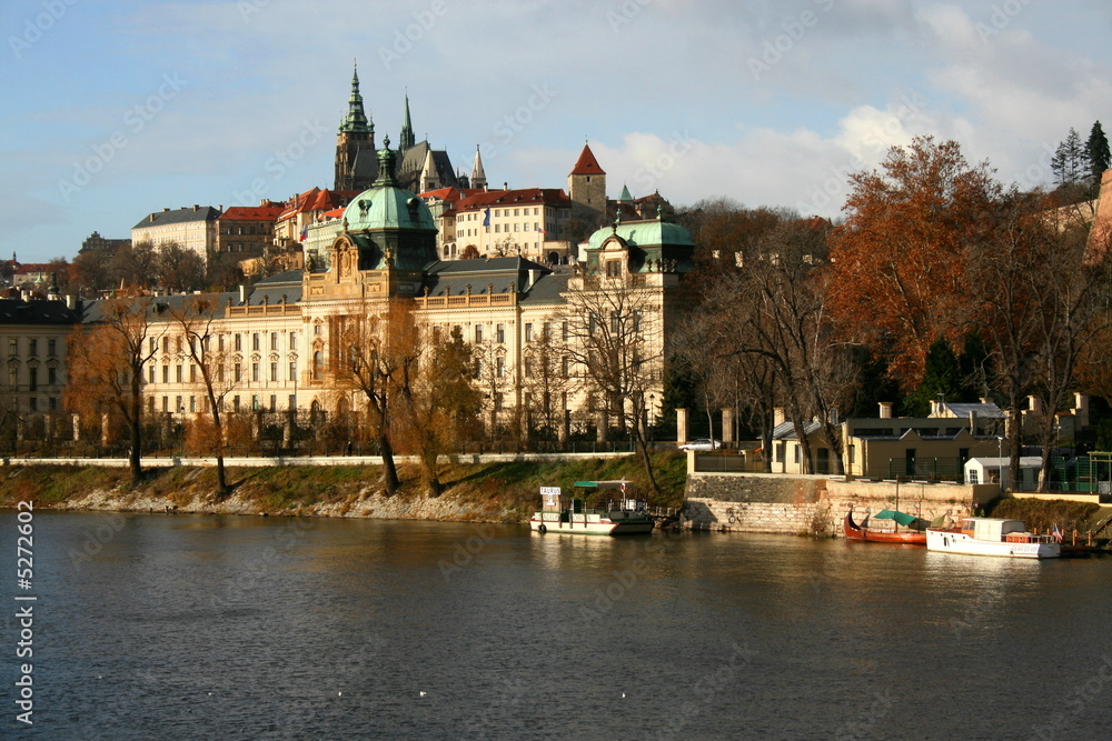 Vista lateral del castillo de Praga