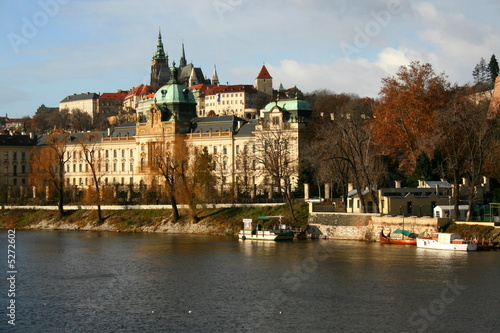 Vista lateral del castillo de Praga photo