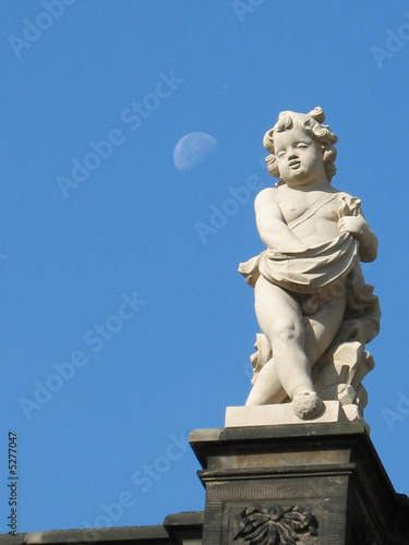 Putti and Moon