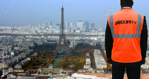 Security agent surveillance in Paris
