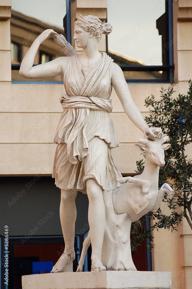 Obraz premium statue d'arthémis