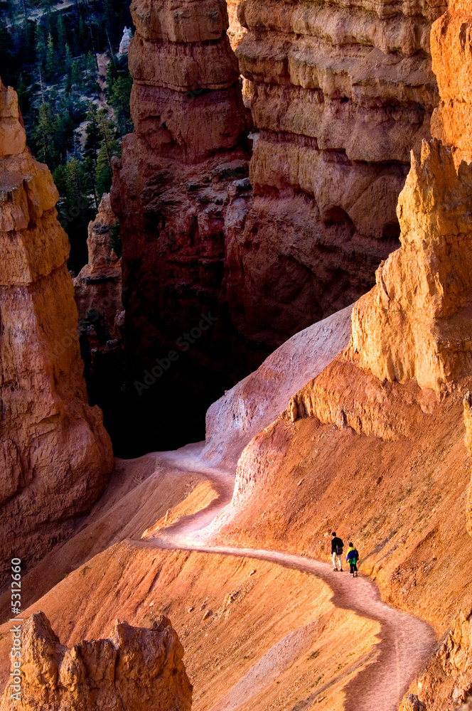 Two hikers on the trail in Bryce Canyon national park, Utah