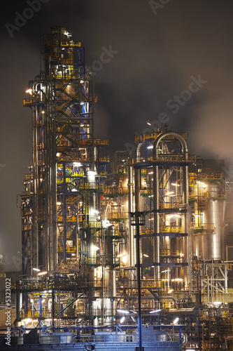 Big oil rig © Franz Pfluegl