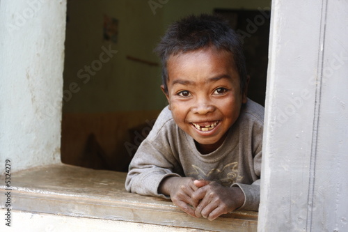 portrait d'enfant souriant madagascar