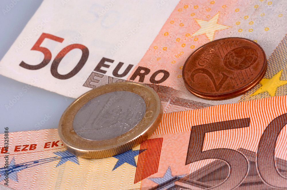 EuroBanknoten und Muenzen Stock Photo Adobe Stock