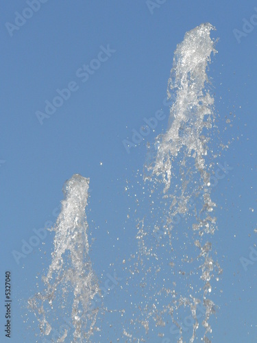 1090283 eau bondissante