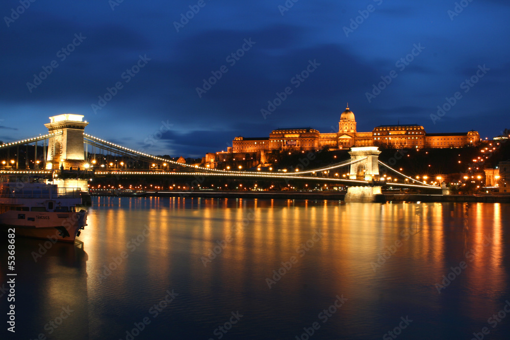 Obraz premium Budapeszt nocą