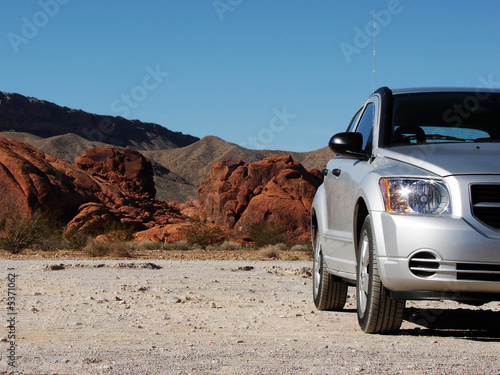 Silver car in the desert © Destinyvp