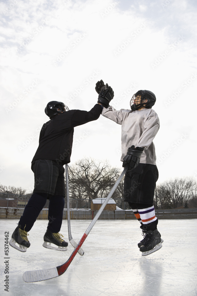Obraz premium Congratulating teammate.