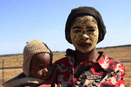 femme et son enfant madagascar