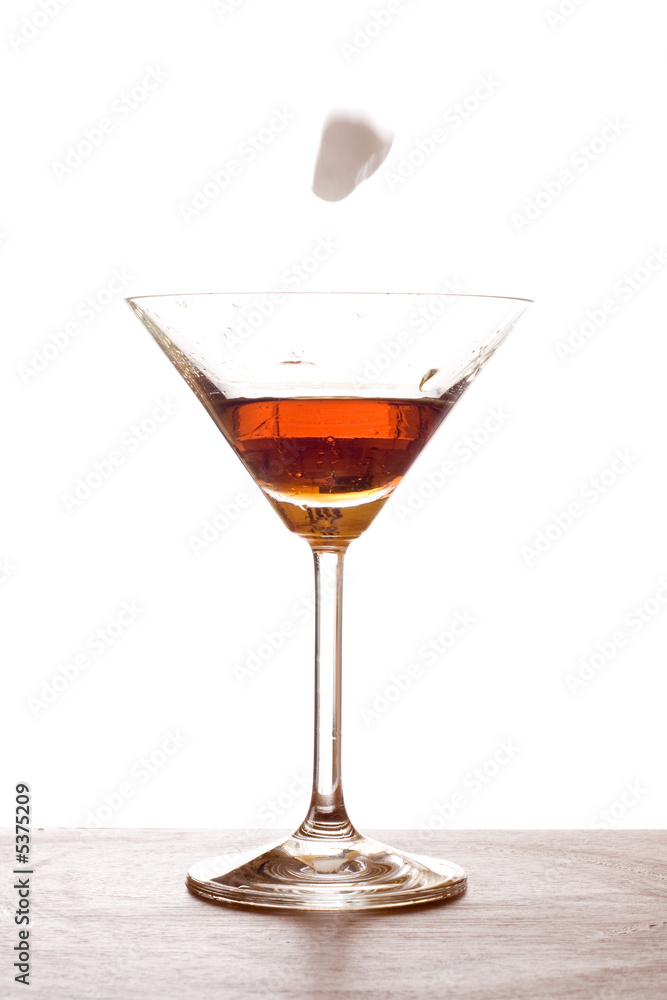 cocktail et chute de glaçon