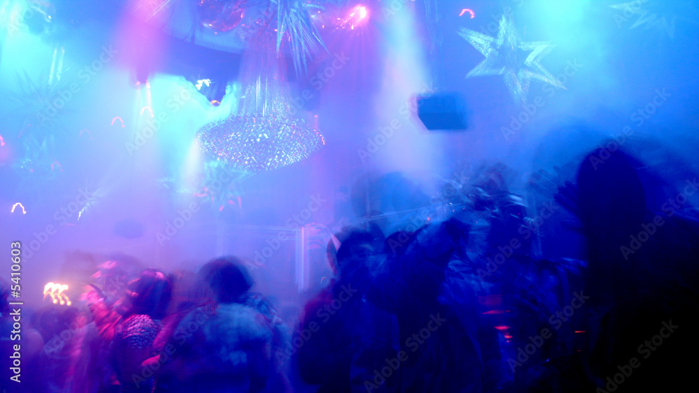 Nightclub scene with christmas decor and dancing crowd in motion - obrazy, fototapety, plakaty 