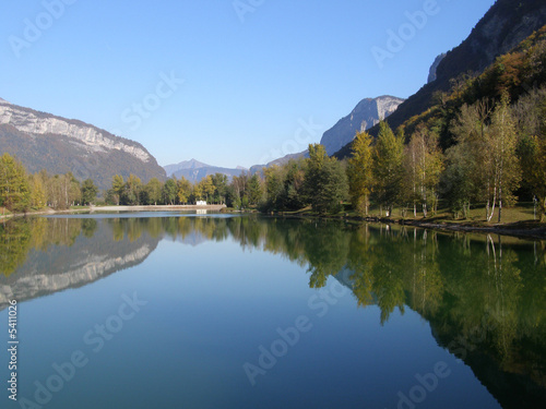 Lac des Alpes en automne