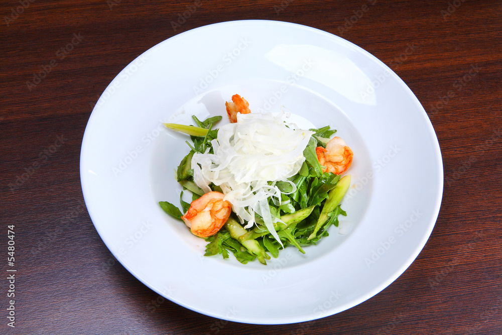 Green salad with king prawns, fennel and Roquefort cheese Green salad with king prawns, fennel and Roquefort cheese