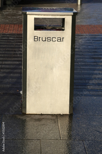 Modern litter bin