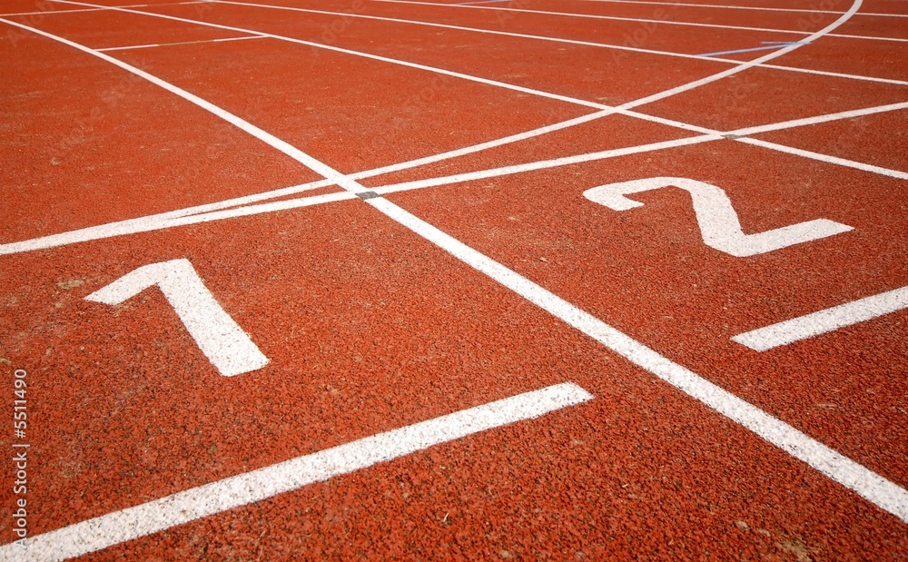 first two numbers of a racetrack, on red tarmac, for runners