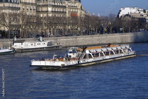 Bateau sur la Seine, Paris