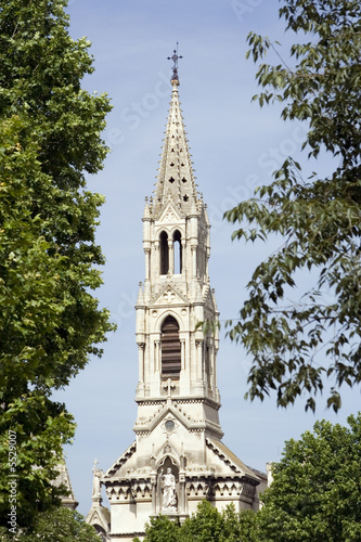 Patrimoine architectural : clocher et flèche d'une cathédrale