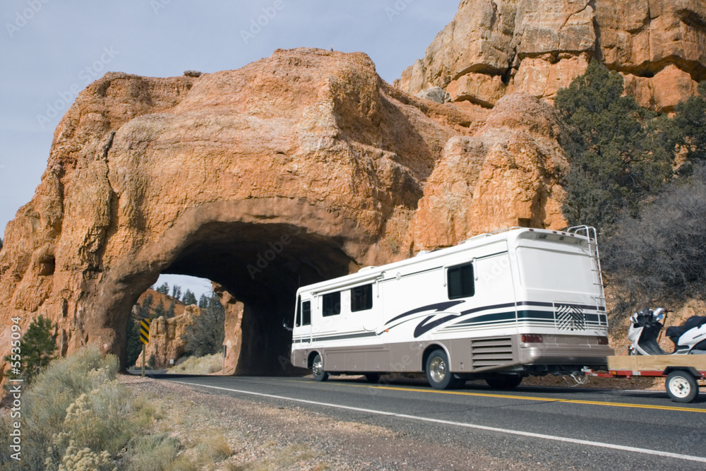 Obraz premium Rv aproaching the tunnel
