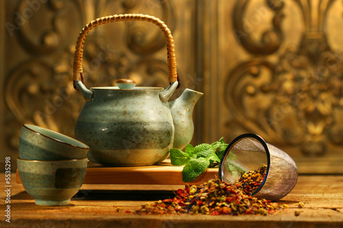 Canvas Print Asian herb tea on an old rustic table