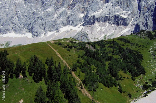 Am Fuße der Dachsteinsüdwand