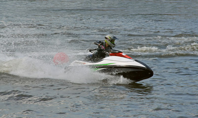 Acrylglasbilder Wasser Motorsport Spannender Jetski-Wettkampf auf See  © TRAFFIC
