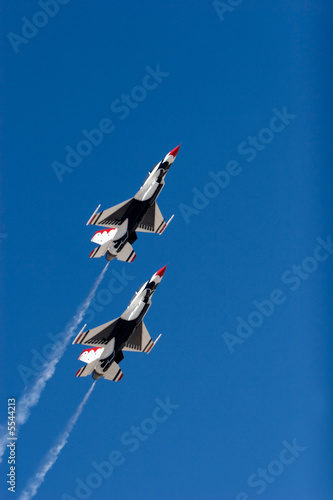 Obraz na plátně F-16 Thunderbird jets leaving smoke trails