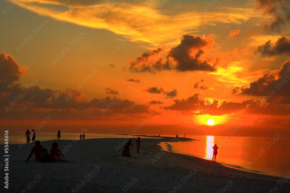 Obraz premium people are on the sunset beach, Indian Ocean