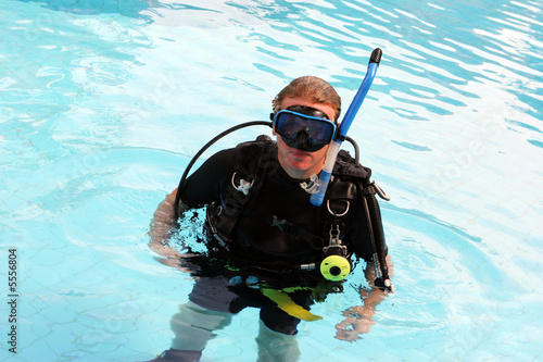 Man in scuba gear in a swimming pool.