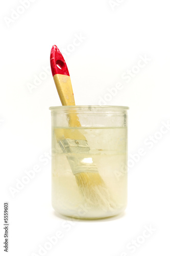 gebrauchter Pinsel in Glas