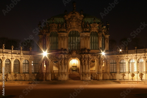 dresdner zwinger bei nacht