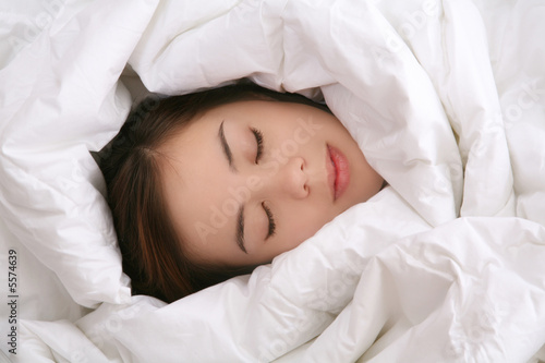 Bilde på lerret A young woman sleeping under a blanket