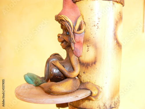 lutin modelé sur bois
