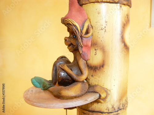 lutin modelé sur bois