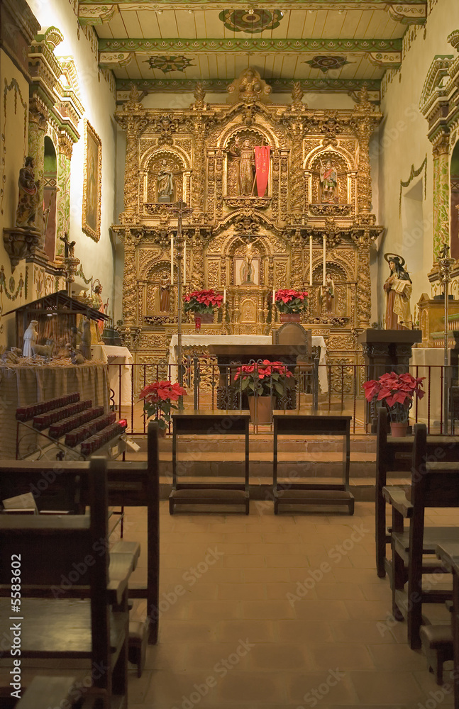Fototapeta premium MISJA SAN JUAN CAPISTRANO CHAPEL ZŁOTA ALTER I ŚWIECE