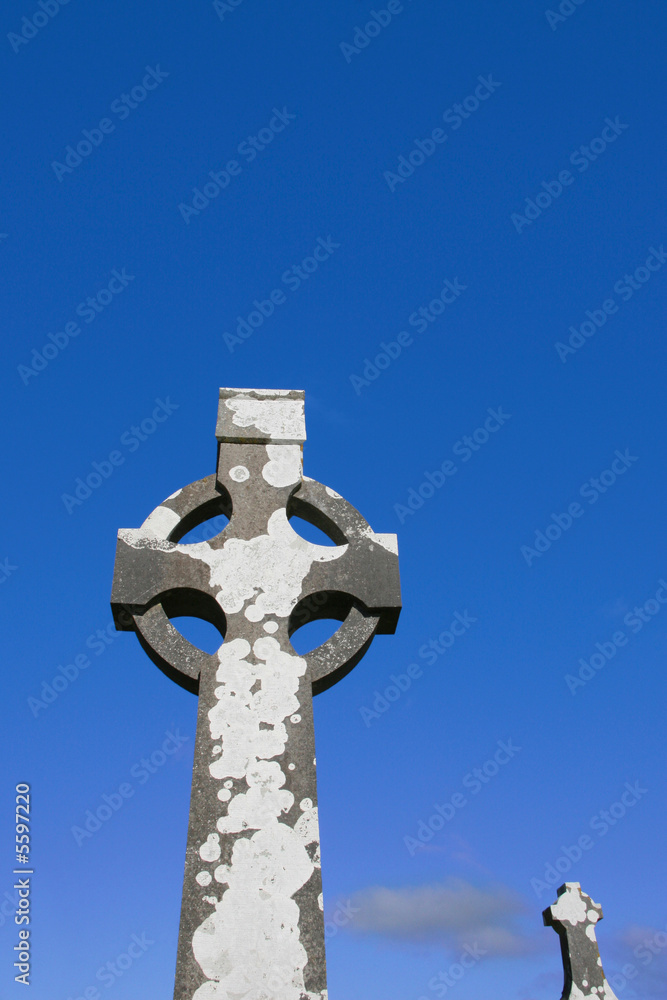 a celtic cross in an irish graveyard