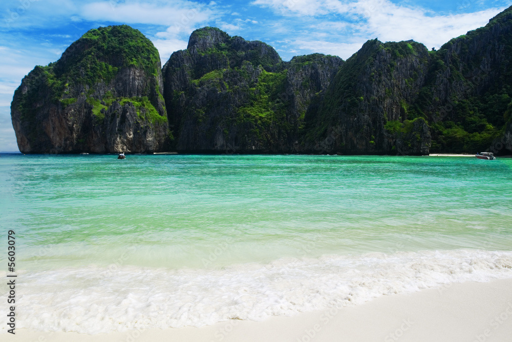 Fototapeta premium Famous beach in Thailand with green hills