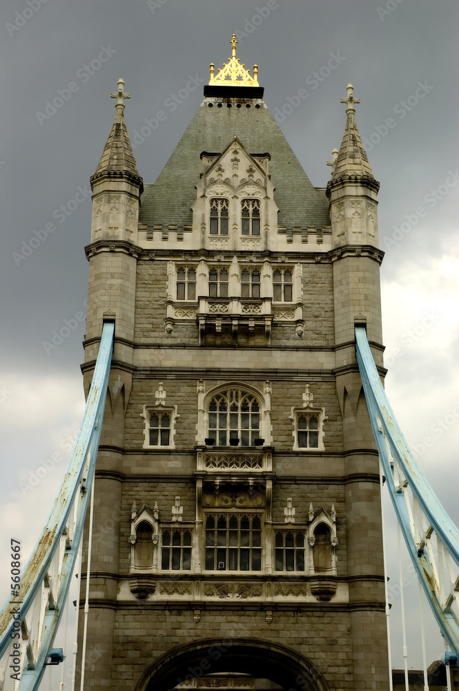 The London Bridge passing over the Thames river.