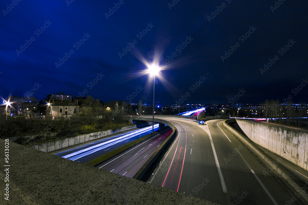 périphérique autoroute ville nuit light painting circulation