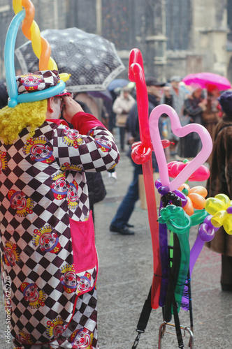 Street clown with baloons