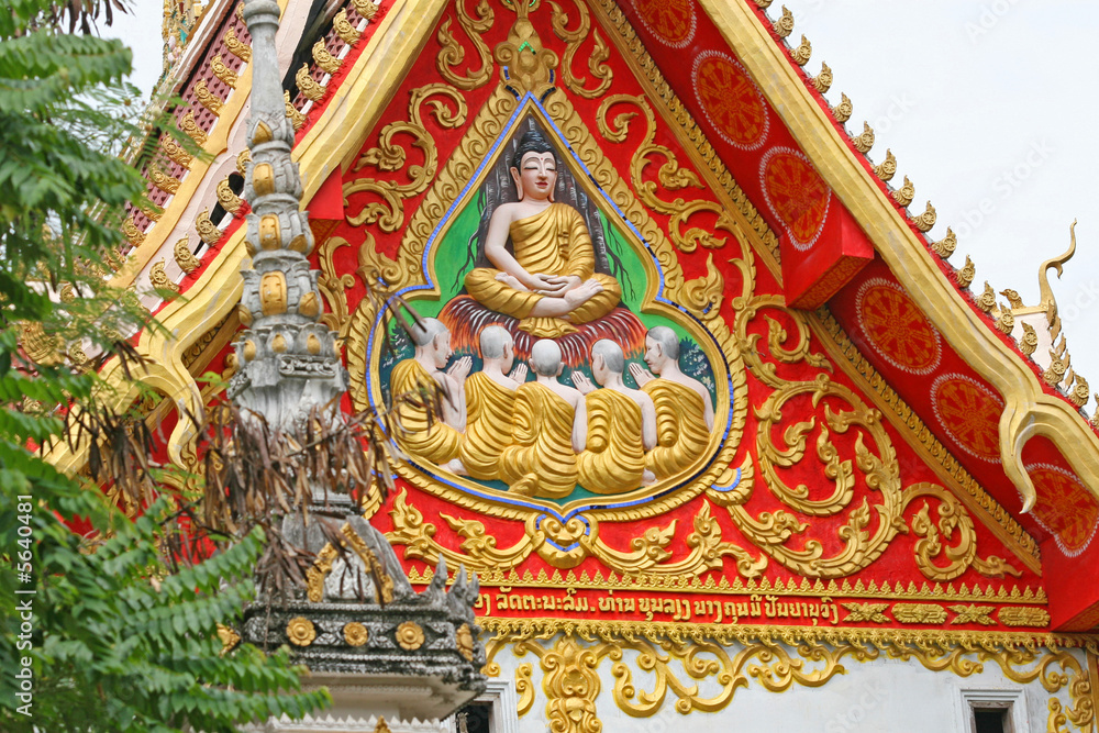 Fototapeta premium Close up of a detailed roof of a Buddhist temple