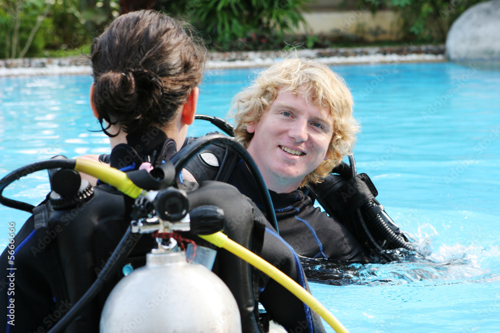 Obraz premium Scuba diving instructor 