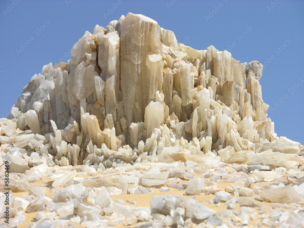 Kristallberg am anfang der weissen wüste StockFoto Adobe Stock